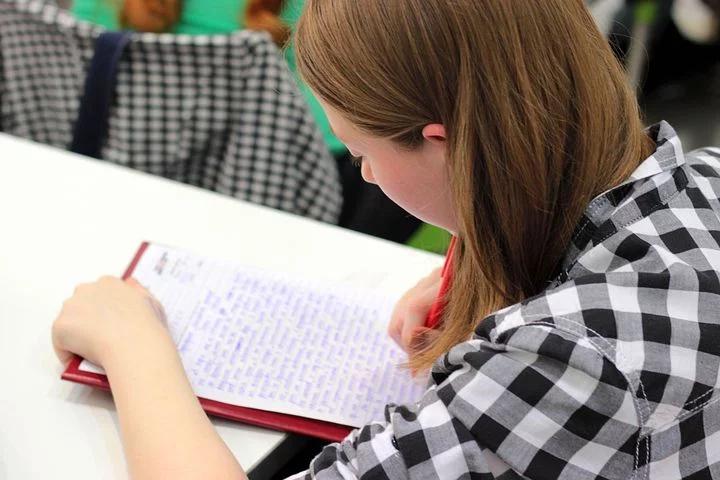 李奕：优先考虑初三高三毕业年级北京：中小学开学时间近期公布