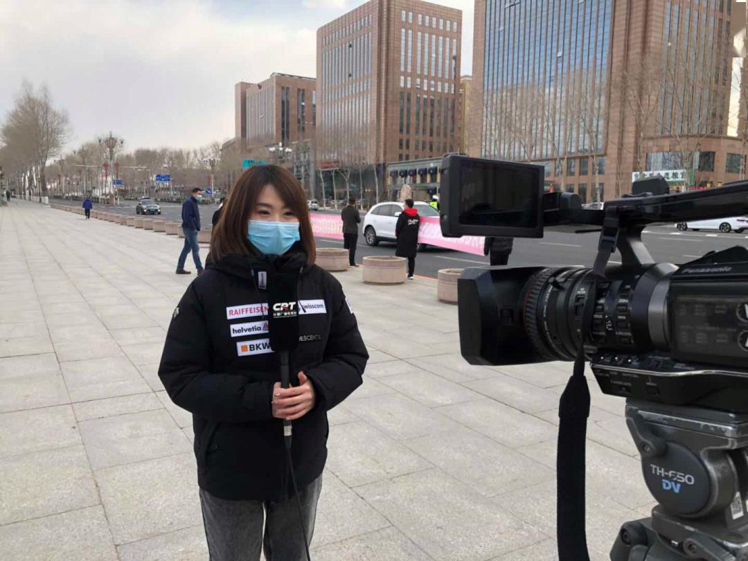 派出 10组记者记录全程