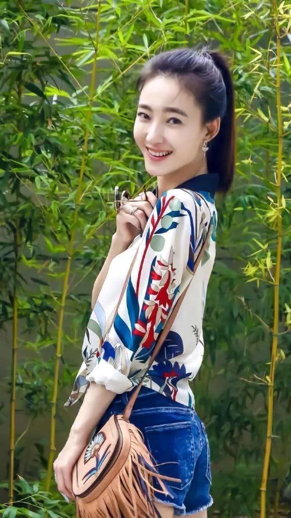 演员王丽坤最美照片常把微笑挂在脸上的她自带高贵的气质