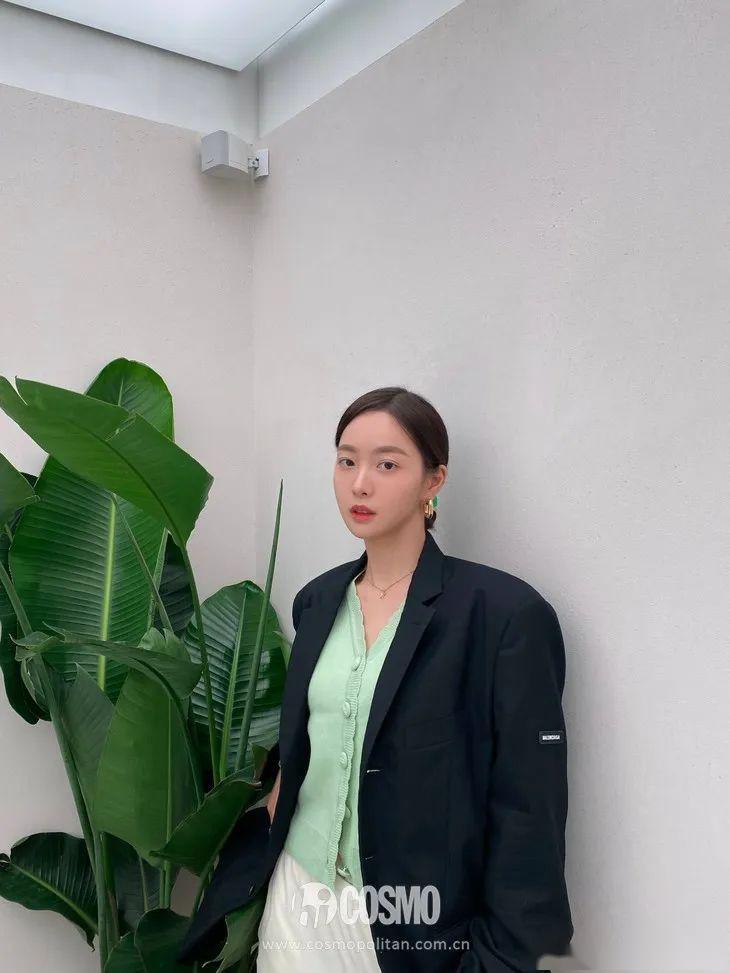 【风衣】女明星复工第一波街拍大赏：老选手发挥稳定/新选手惊艳亮相