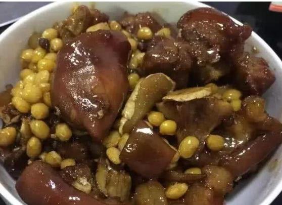 猪脚怎么卤入味又不烂 7af06cff821a404eaab135a294ba74cf.jpeg