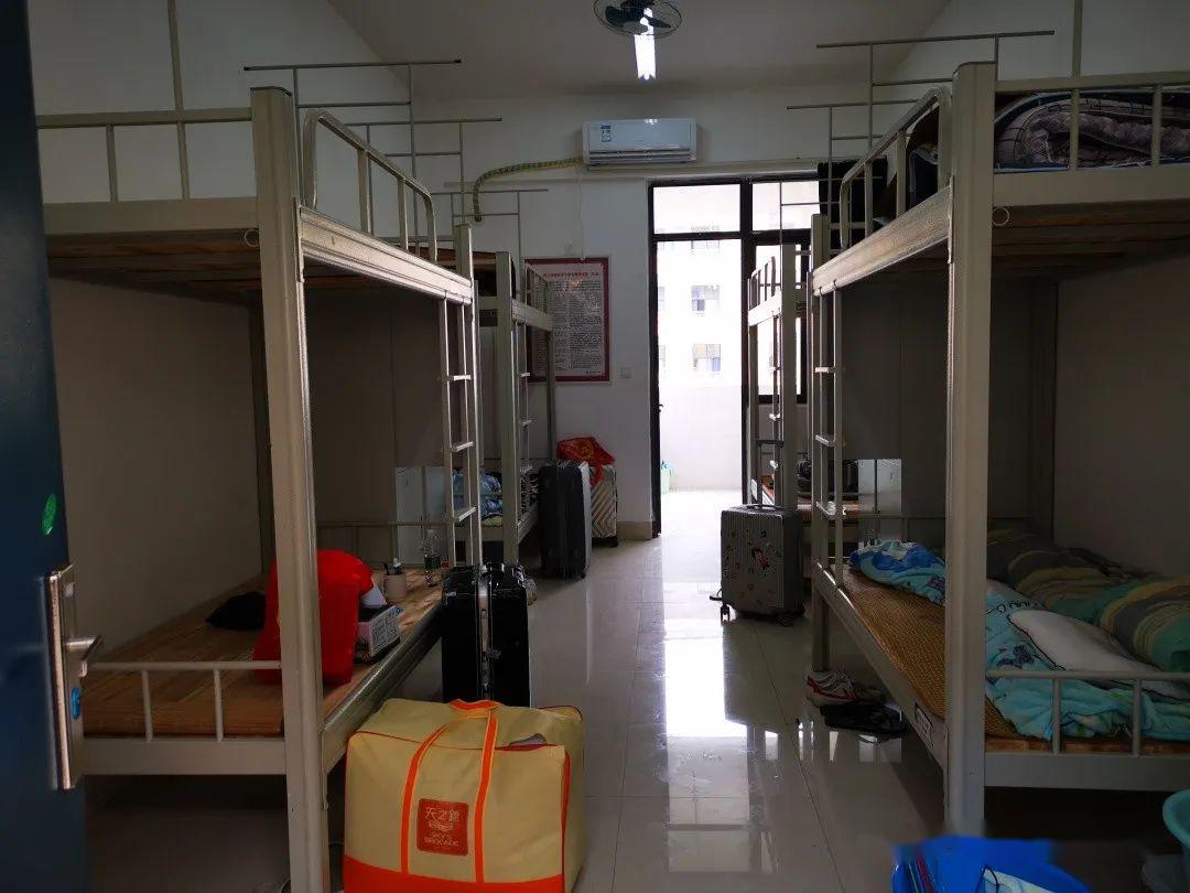 春暖花开学子已归直击南宁市初三高三年级开学第一天
