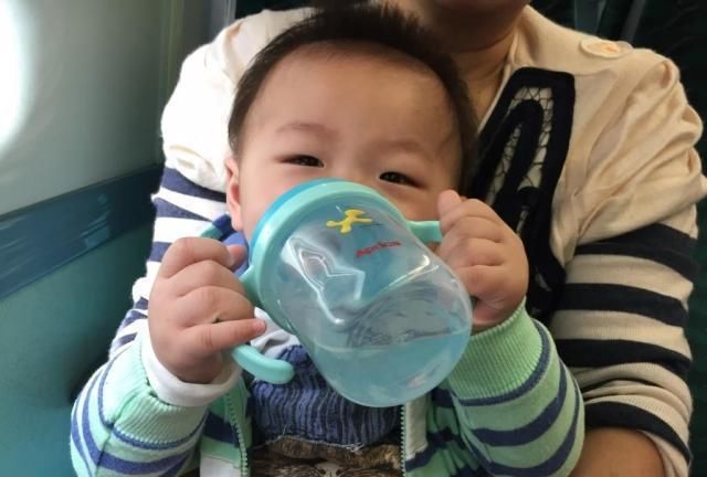 孩子：孩子再馋父母也别买，儿科医生：脾胃受伤，体质差这5种食物