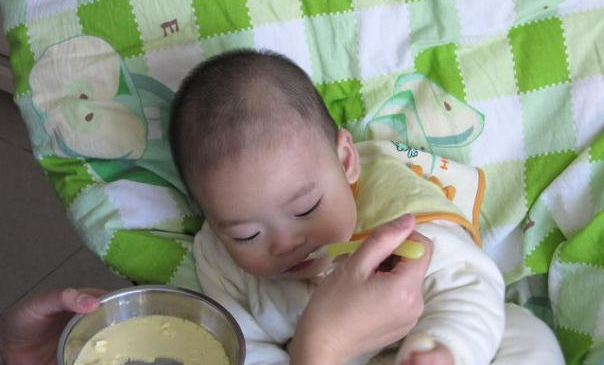 「孩子」这4样食物也别吃，会伤脾，娃长大后感谢你医生苦劝：孩子再馋
