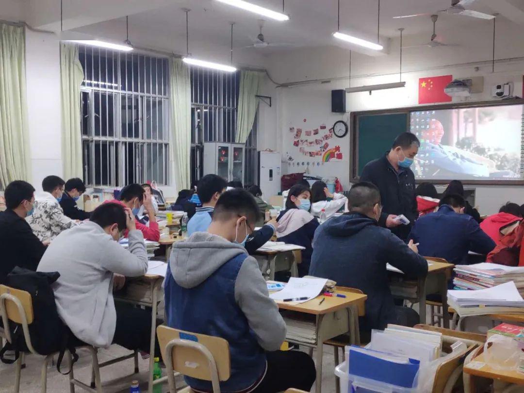 开学第一天送孩子进学校吗 b7defa7fcc974227bc16743579503db3.jpeg
