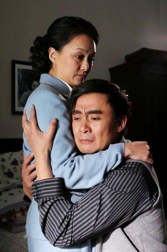 他被捕入狱，出狱后妻子已嫁给好友，重逢时她
