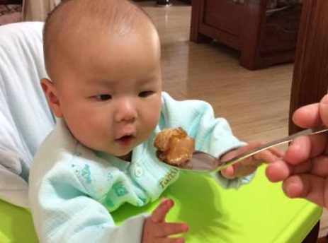 「孩子」这4样食物也别吃，会伤脾，娃长大后感谢你医生苦劝：孩子再馋