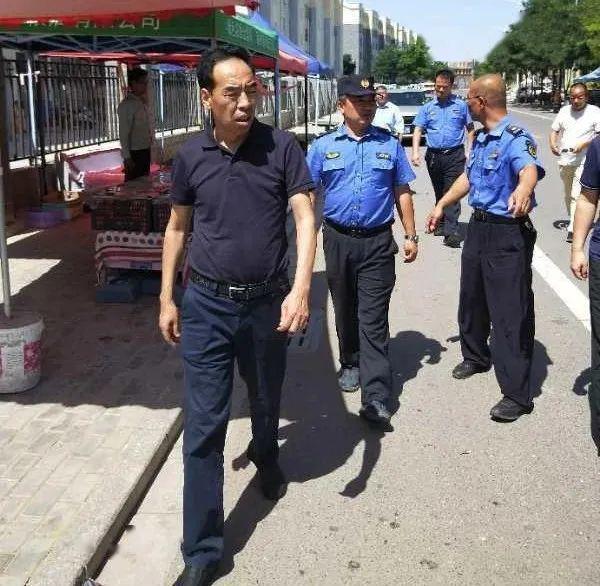 委员风采吴忠市政协委员杨玉洲用绣花功夫捂热城市温度
