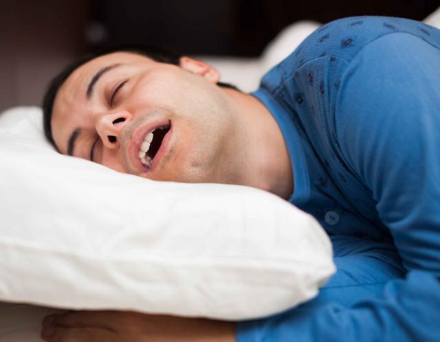 原创男人睡觉时,若有这4个表现,或是健康出问题了,需及时就医