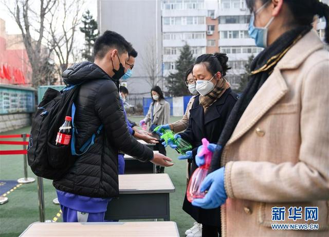 「新华社」多地高三开学复课今天