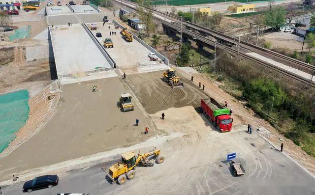 山西襄汾陶寺旅游公路下穿南同蒲铁路立交桥工程建设施工正酣