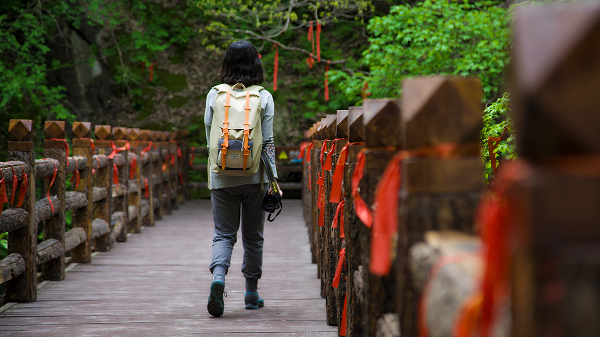 没有存款的姑娘，不配出国旅游吗？