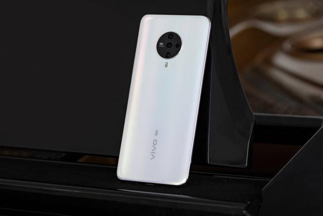 当代年轻人必备品?精美外观+出色拍照的vivo S6成潮流单品