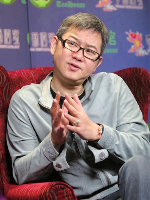 原创情感主持人赵川成名后抛弃两任妻子娶小16岁空姐却逼其辞职