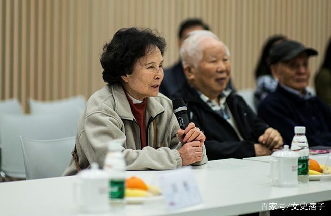 有过两位妻子,第一任妻子是北大校长周培源的女儿周如枚,生下儿子梁鉴