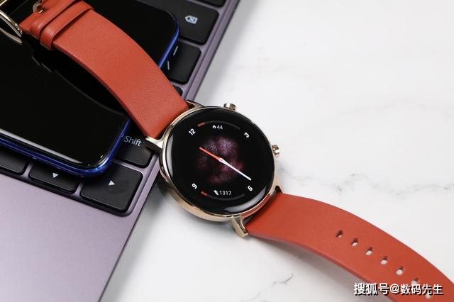 ��������ʱ���ֱ���ô��,רҵ�˶��ֱ���ΪWatch GT2��������