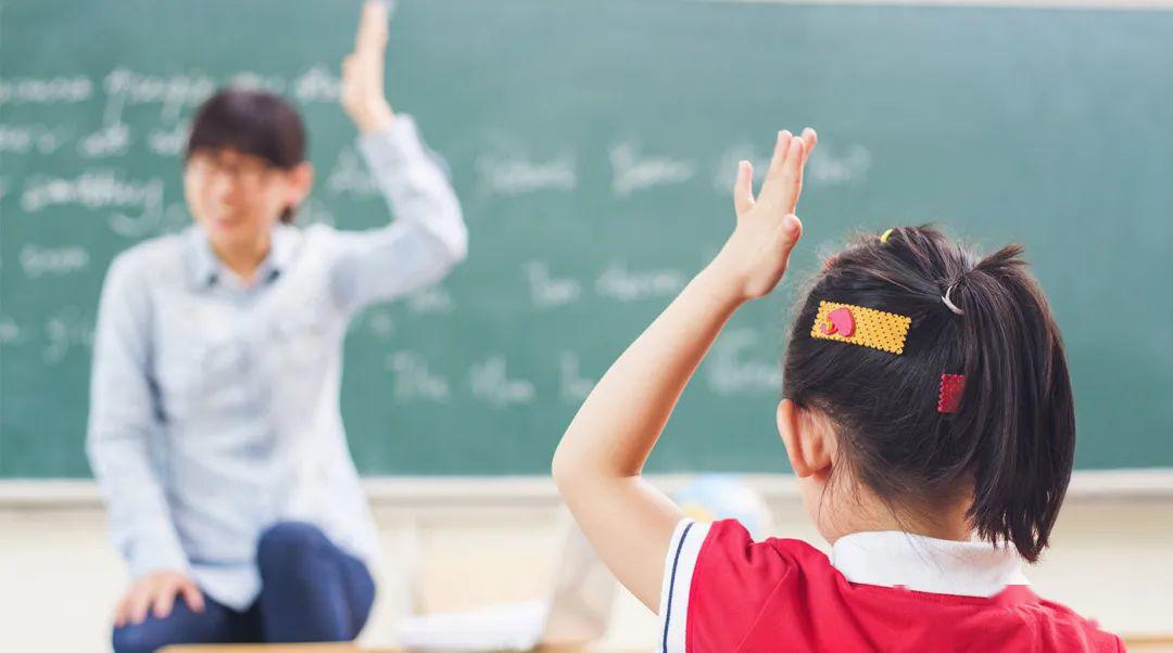 「作文」AI 比你的英语老师强在哪里？批改作文这件事