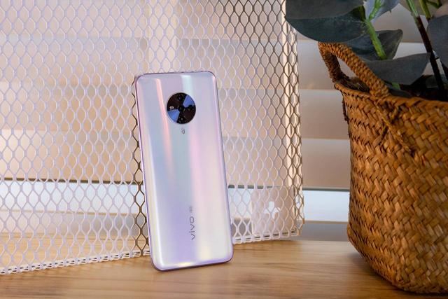 当代年轻人必备品？精美外观+出色拍照的vivo S6成潮流单品
