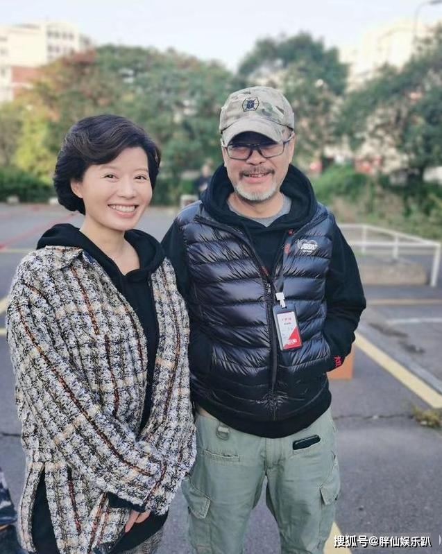 21岁成名,捧红丈夫后却遭抛弃,独自养娃后复出,今44岁