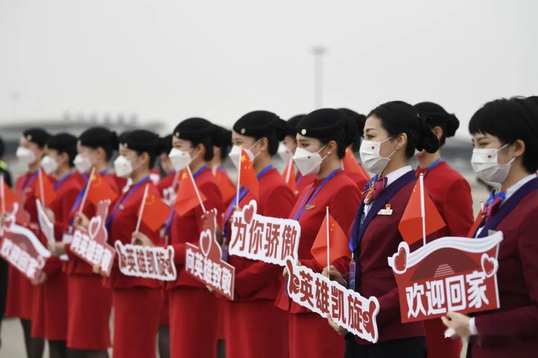 彭清华到机场迎接并讲话尹力主持欢迎仪式