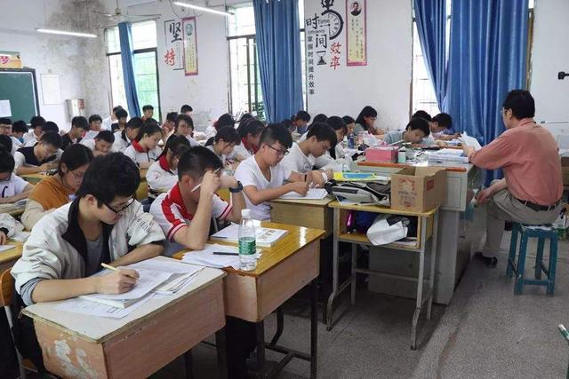 『同学』2020届高三生是“最惨的”一届吗？老师：他们是不幸的也是幸运的