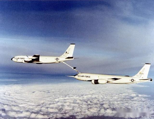 飞机加油机加油视频 768f0671603446448927b2aa6854efb9.jpeg