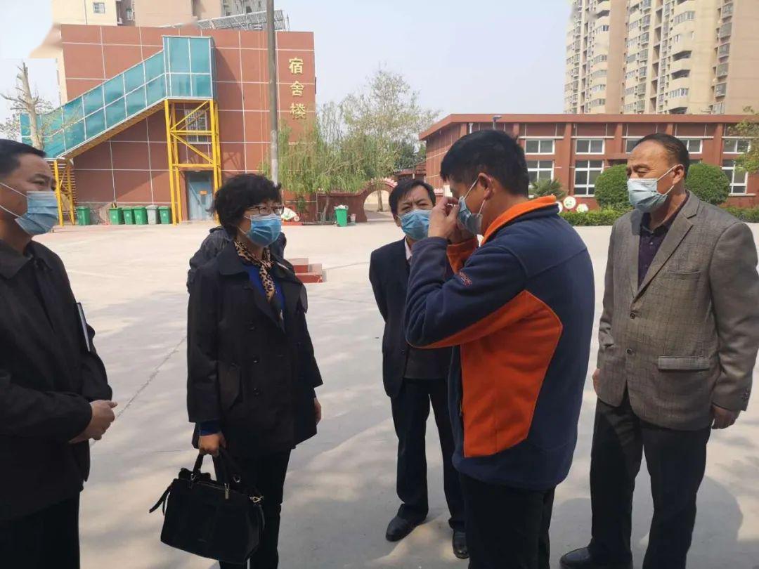 市教育局局长李修国调研指导高三复学工作