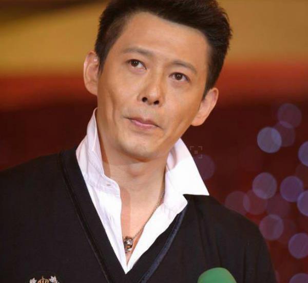 55岁程前现如今结婚生子,妻子比他小20岁,还是个富二代