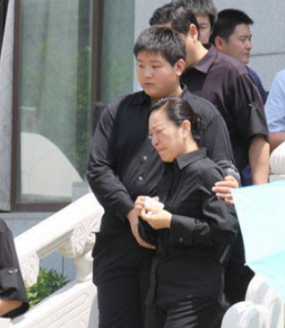 罗京去世11年后观众至今无法忘怀妻子刘继红带着儿子已改嫁