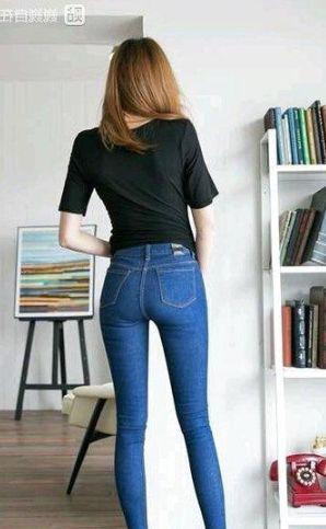 丰满的长腿牛仔裤美女这气场真足