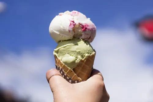 孩子■究竟能不能吃？试试黄磊的这个方法天热宝宝总馋冰淇淋
