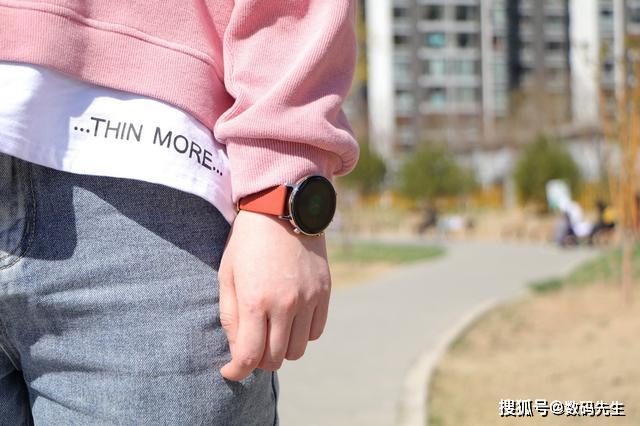 ��������ʱ���ֱ���ô��,רҵ�˶��ֱ���ΪWatch GT2��������