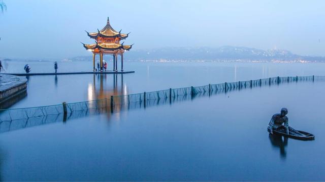 下雨天,西湖如梦似幻