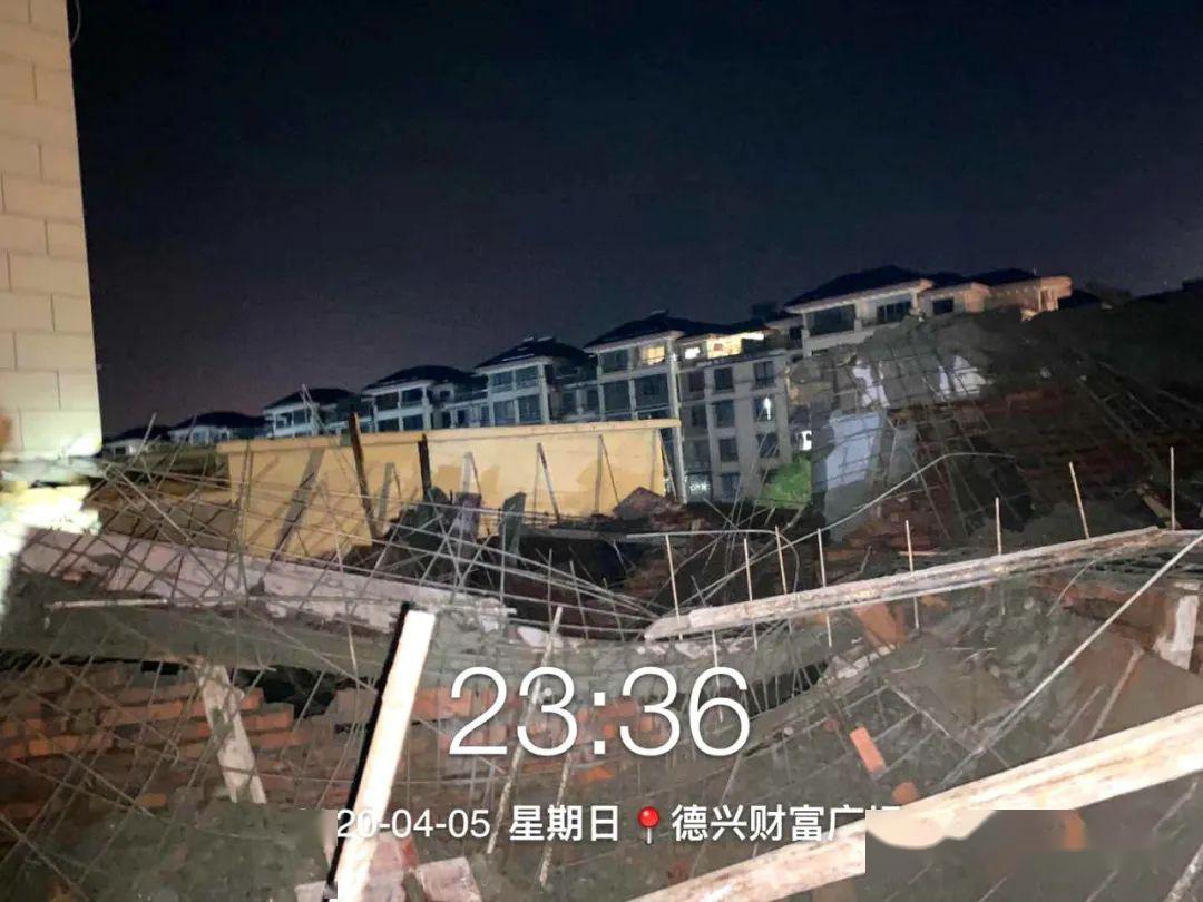 德兴连夜拆除违章建筑狠刹两违抢建歪风