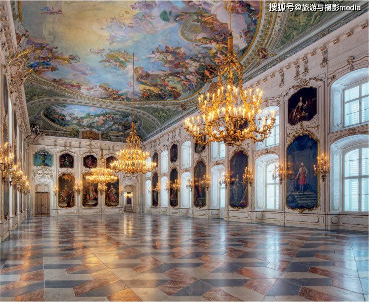 有3000个房间的维也纳宫殿,曾是德国皇帝住所,被誉为"英雄广场"
