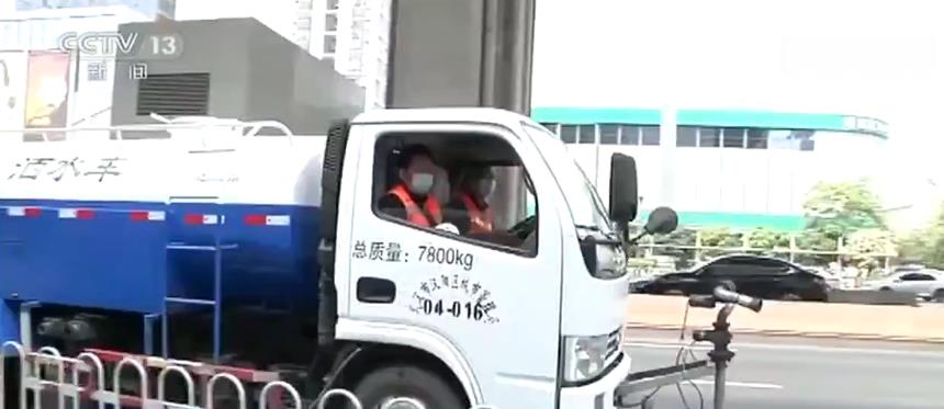 『全市』武汉2万多名环卫人员开展全市大扫除 对公共设施全方位细致消杀