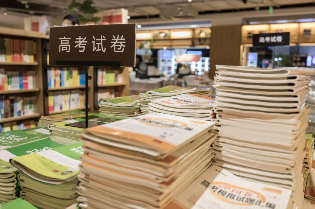 「高考」考于新冠”，最难高考生终于要开学了！“生于非典