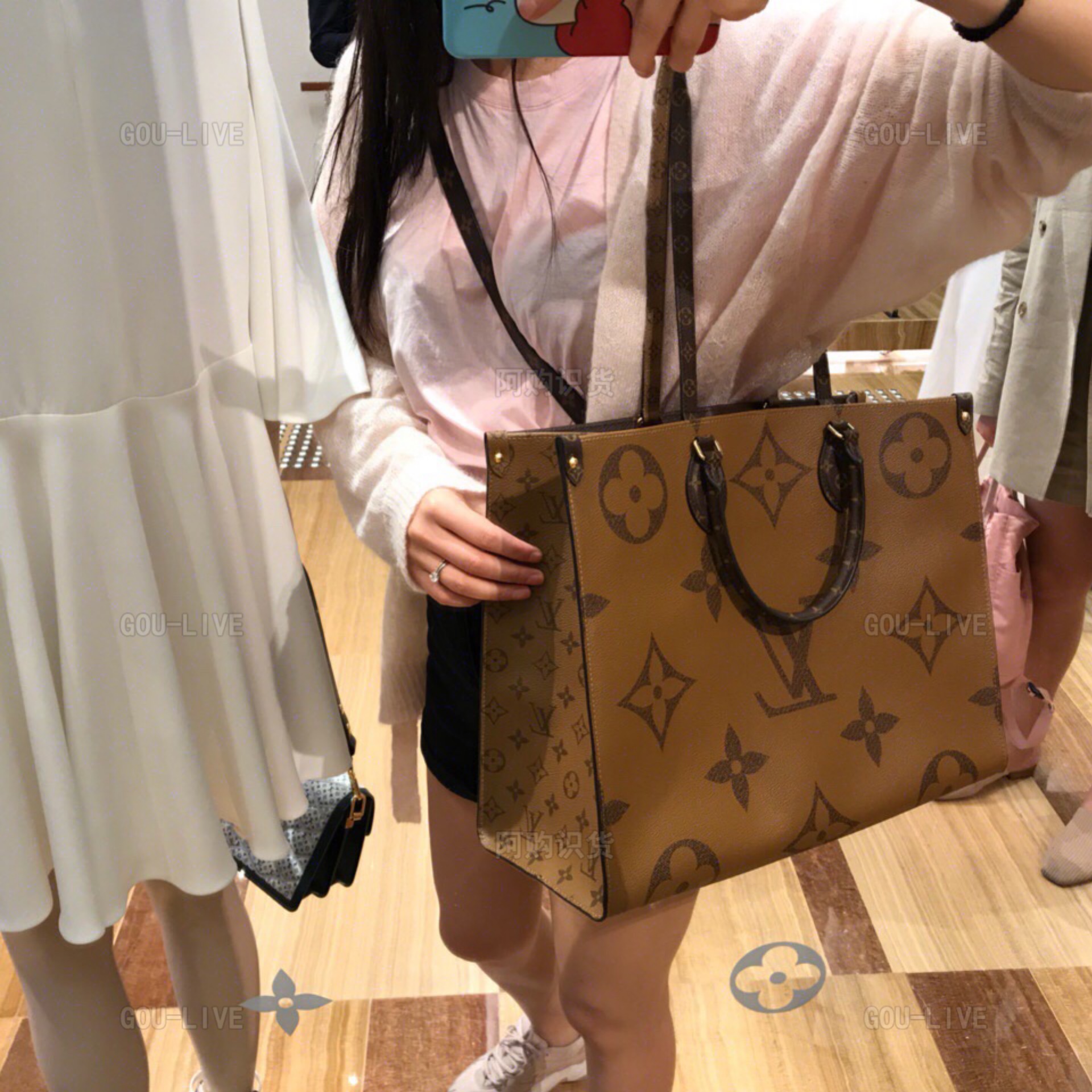 时尚lv onethego大花购物袋真假鉴别点 大号m44576中号m45039tote包