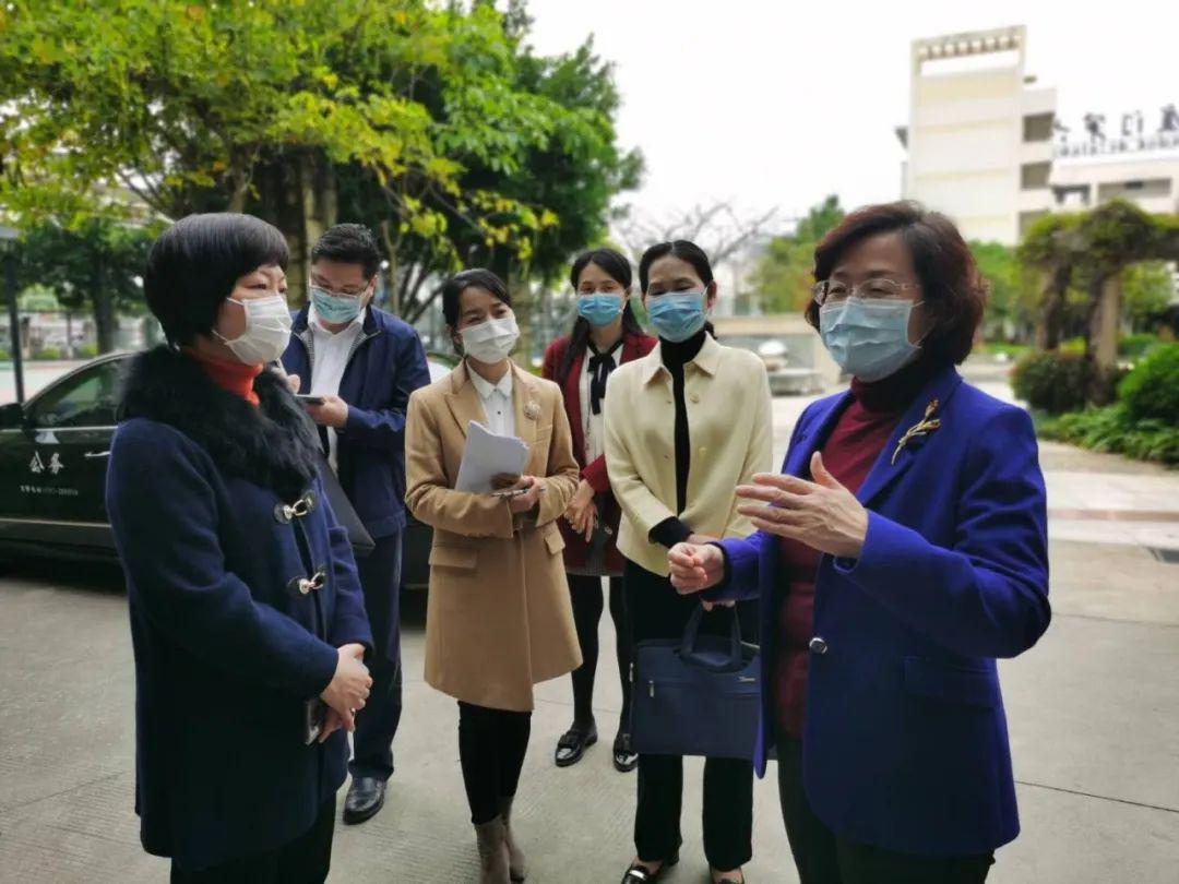 厦门市副市长国桂荣莅临厦门六中调研高三复学情况