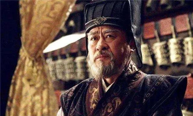 『剩菜』亲眼看到五岁女儿住狗窝，每天吃剩菜剩饭，他瞬间崩溃了.，战神回家