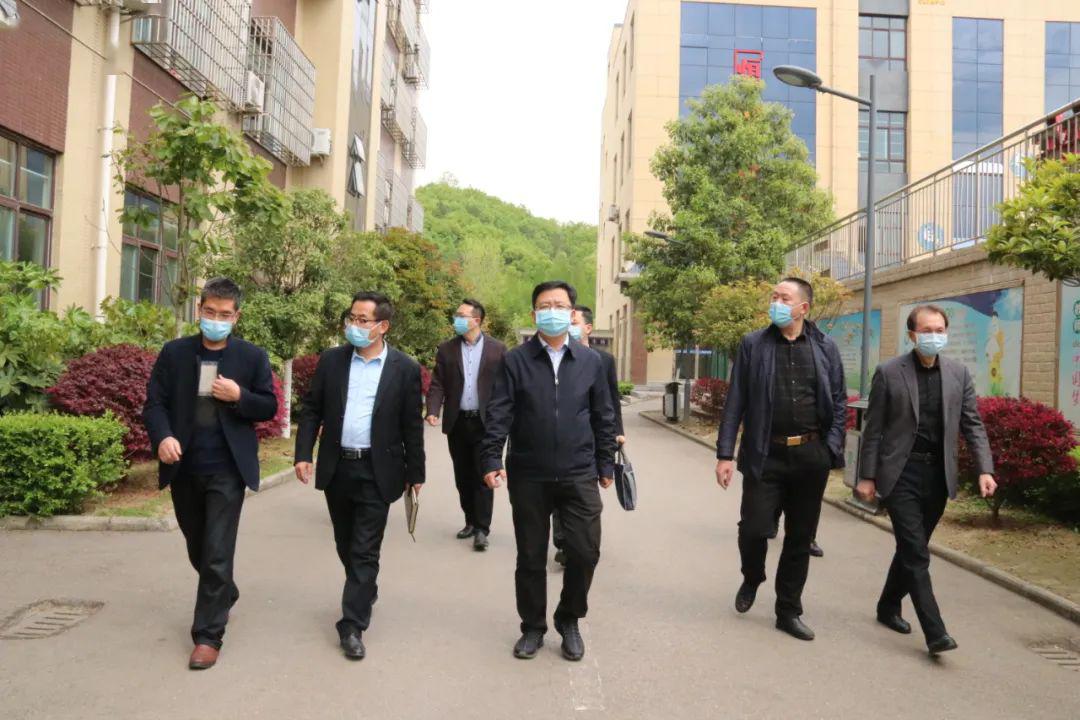 县委副书记史邦俭一行莅临我校检查指导疫情防控和复学工作