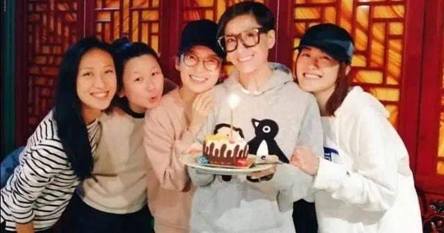 前TVB小花4岁童星身份加入无线 离巢后变身旅游达