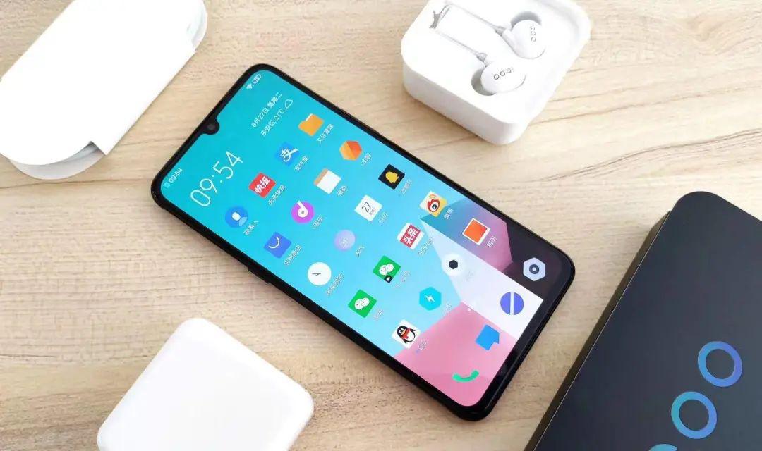 vivo iqoo pro 3198元