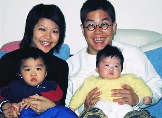 林晓峰43岁妻子近照染金发气质好夫妻结婚10多年却买不起房子