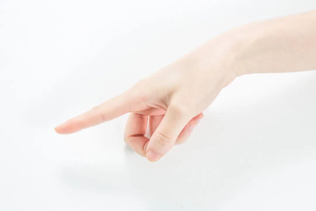 【艾健康】手指发麻预示着10种疾病,你还敢再大意?
