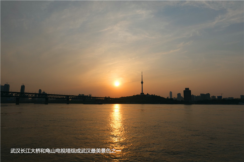 4月8日武汉轮渡重启-落日余晖映红大江大湖大武汉