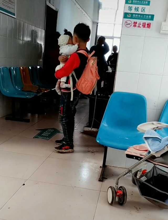 [妹妹]网友：未来老婆眼中的小姑子控一组哥哥抱妹妹打疫苗的偷拍照火了