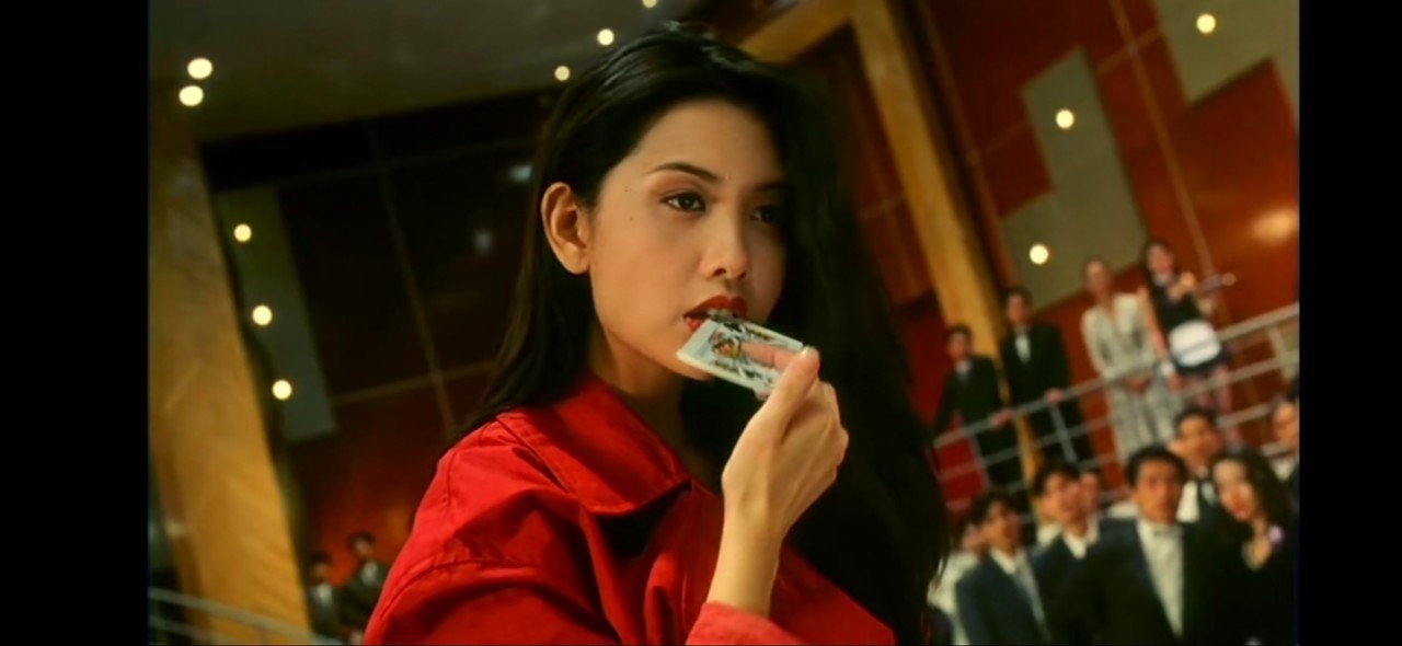港风女神邱淑贞的红衣造型今天看依旧是经典