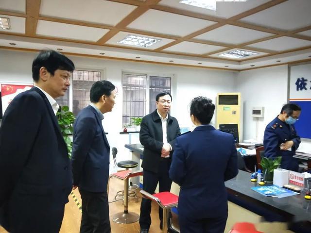 宁波市市场监管局党委书记朱法传来镇调研