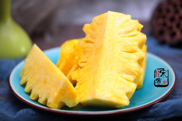 菠萝怎么挑长的还是圆的 6b6fb9daf7ec40d0929e1e6358411ccb.jpeg